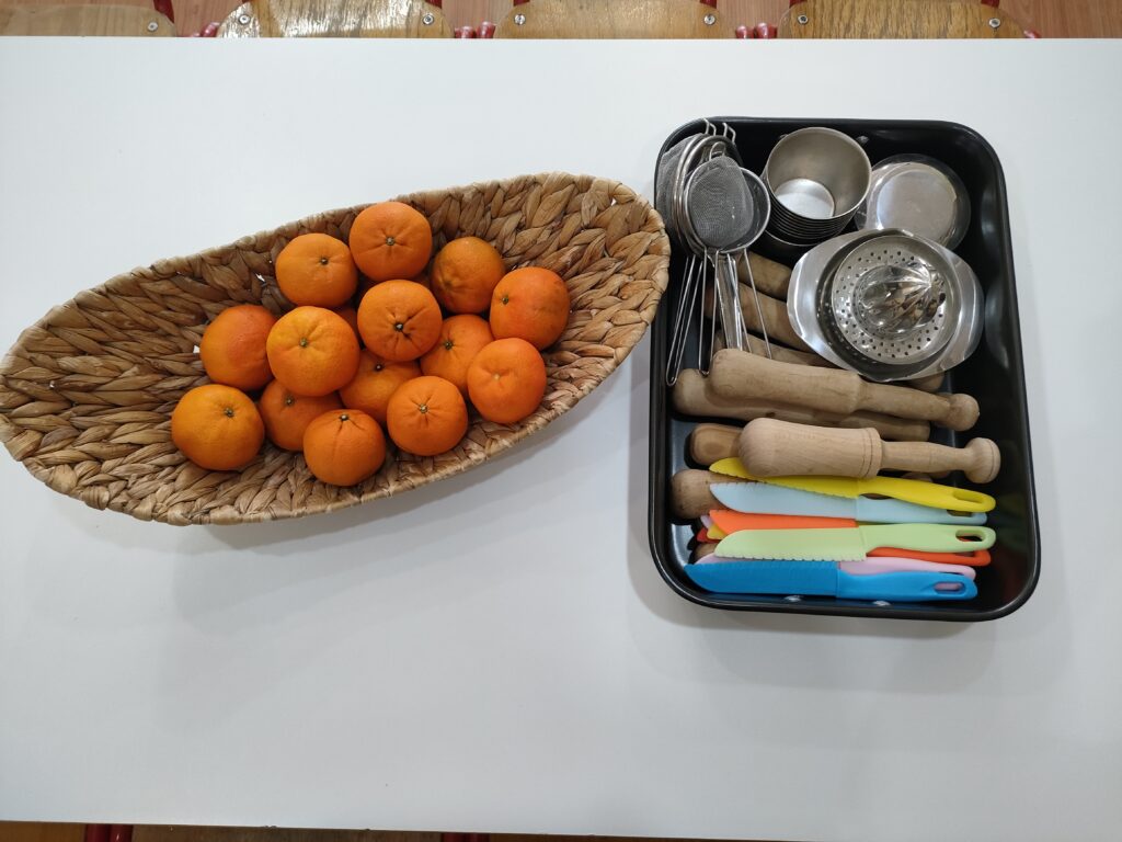 Proposta de motricitat fina amb mandarina al grup de grans!